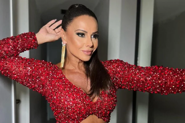 Foto colorida de Viviane Araújo arrumada para o Carnaval - Metrópoles