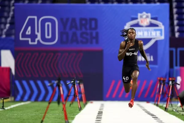 Whorty corre durante Combine da NFL
