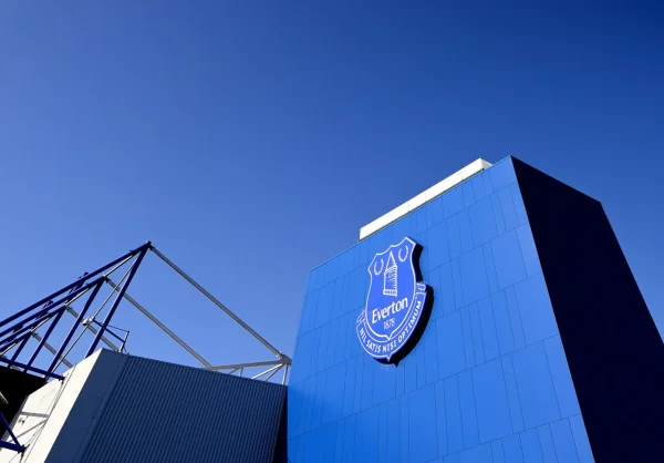 Everton rescinde patrocínios com empresas russas