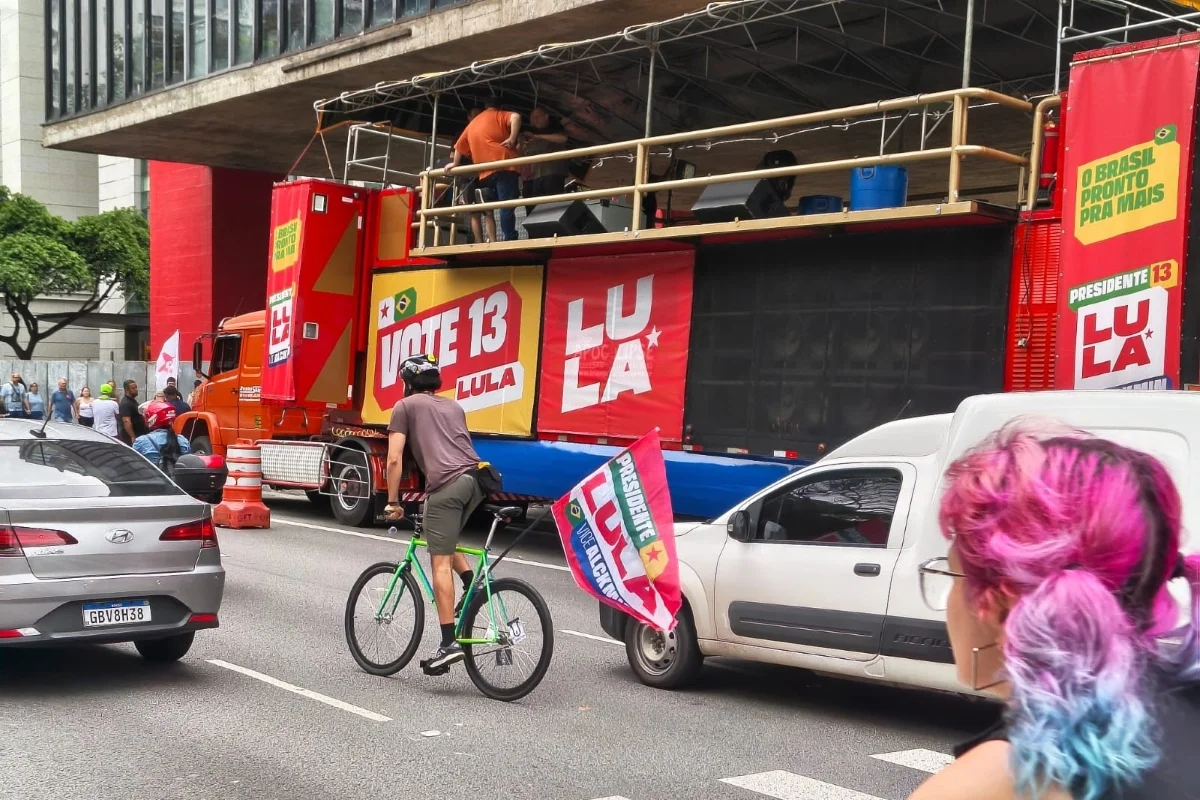 Lula faz último ato de campanha na Avenida Paulista, em São Paulo Lula faz último ato de campanha na Avenida Paulista, em São Paulo