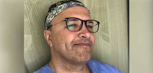 Cirurgião famoso no Instagram é acusado de abuso sexual por 50 mulheres