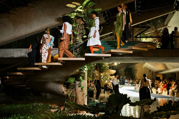 Guto Carvalhoneto desfila no Metrópoles Catwalk - Metrópoles