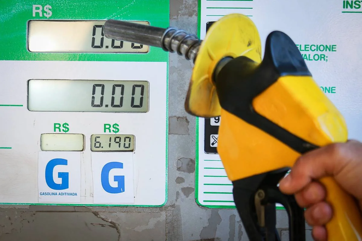 Governo garante abastecimento de diesel S-10 em outubro