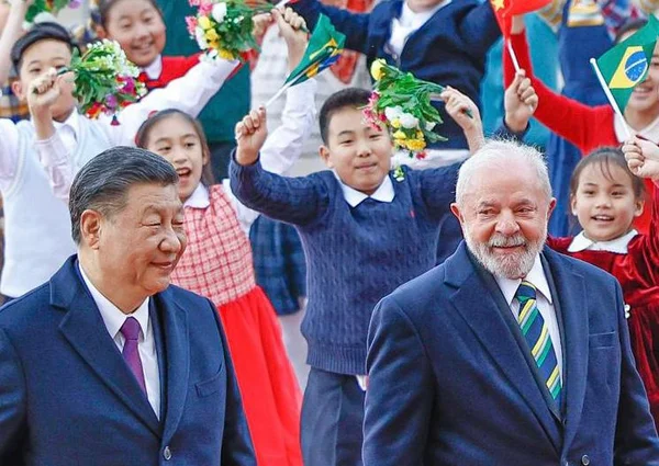 Lula na China e as perguntas sem respostas