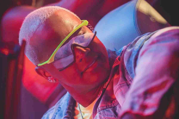 Léo Santana lança álbum #LetsGo: “Repertório para trazer alegria”