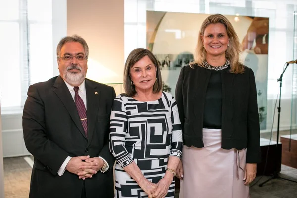 Magistrados marcam presença em lançamento de livro no TJDFT