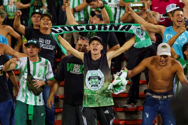 Imagem colorida da torcida do Atlético Nacional