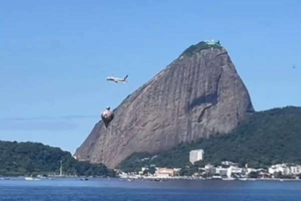 Balão entra na rota de voo do Aeroporto Santos Dumont, no RJ