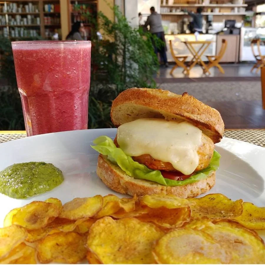 <b>Bioon Ecomercado –</b> Oferece menu saboroso (do café ao almoço) com produtos orgânicos e naturais, sem glúten e sem lactose <b>Bioon Ecomercado –</b> Oferece menu saboroso (do café ao almoço) com produtos orgânicos e naturais, sem glúten e sem lactose