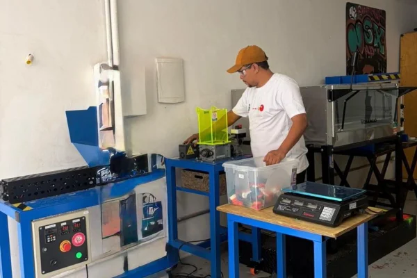Projeto social abre vaga para curso de reciclagem de tampinhas