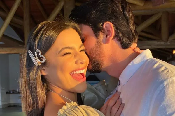 Ex-BBB Emily Araújo termina noivado de 3 anos com empresário