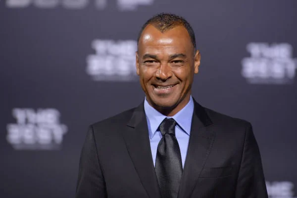 Especialista explica a ameaça de despejo do ex-jogador Cafu