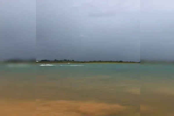 Vídeo: família se desespera após raio atingir lago no Entorno