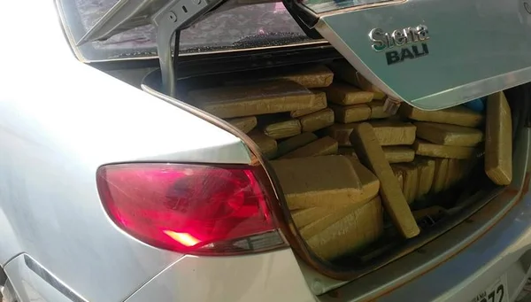 PRF apreende 420 quilos de maconha na BR-020, próximo a Planaltina