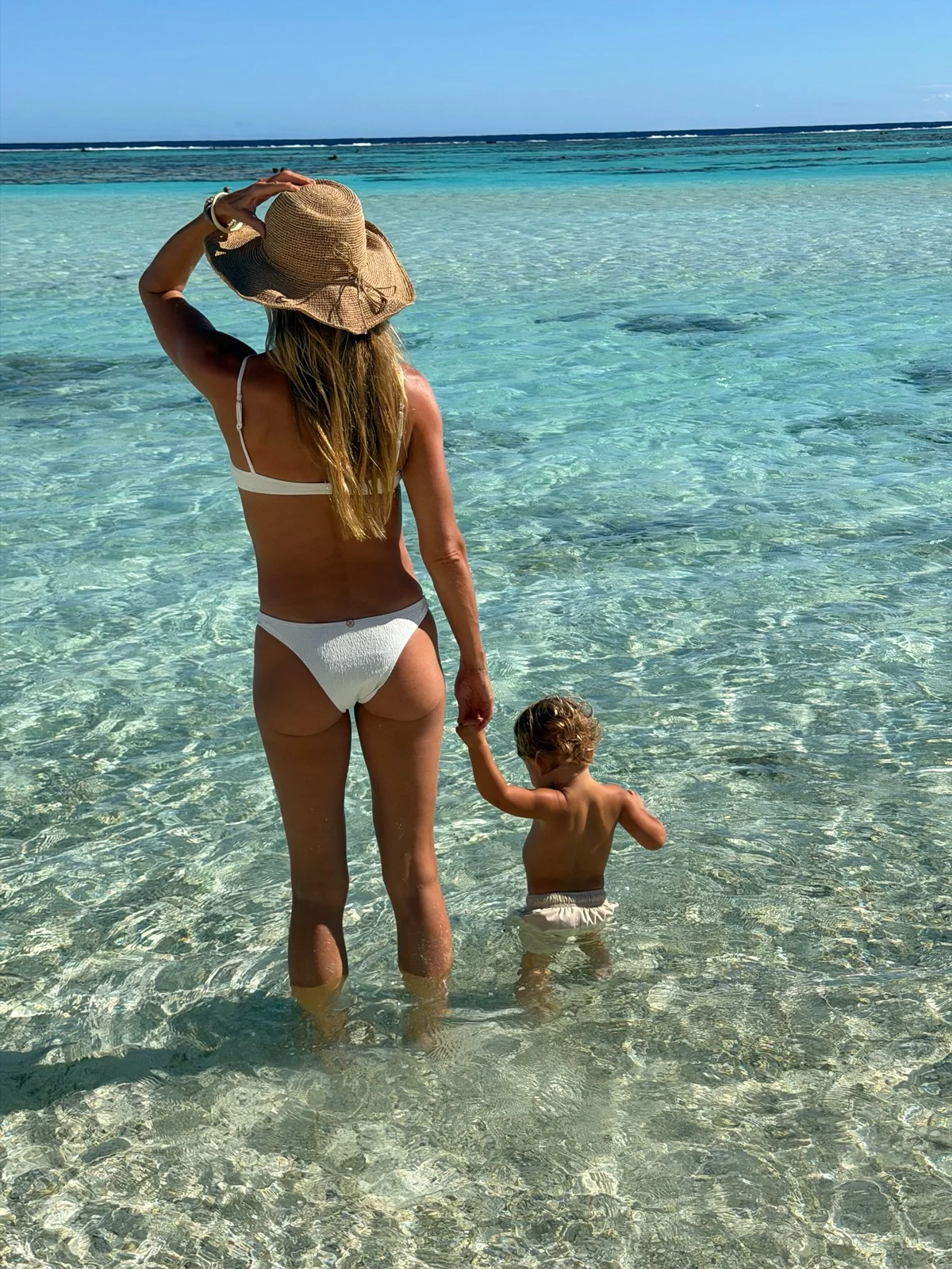Gisele Bündchen compartilha fotos das férias em Tahiti com Joaquim Valente e o filho, River Gisele Bündchen compartilha fotos das férias em Tahiti com Joaquim Valente e o filho, River