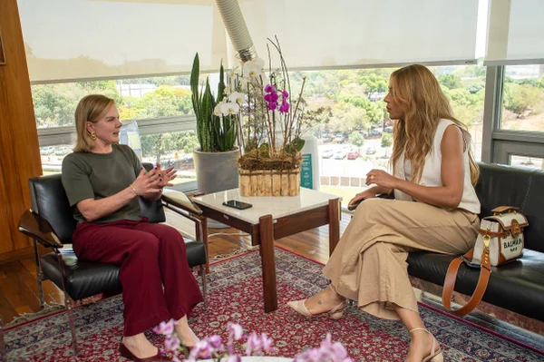 Ministra Gleisi Hoffmann e a deputada federal Erika Hilton