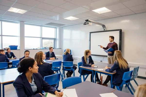 Cebraspe forma cadastro de aplicadores de provas com alunos da UnB