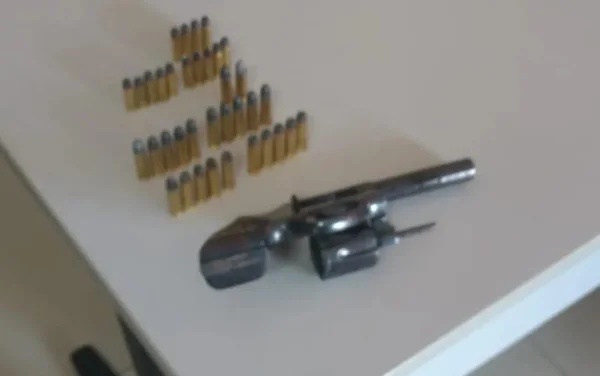 Homem mata usuária de drogas com 4 tiros e mais de 30 facadas em GO
