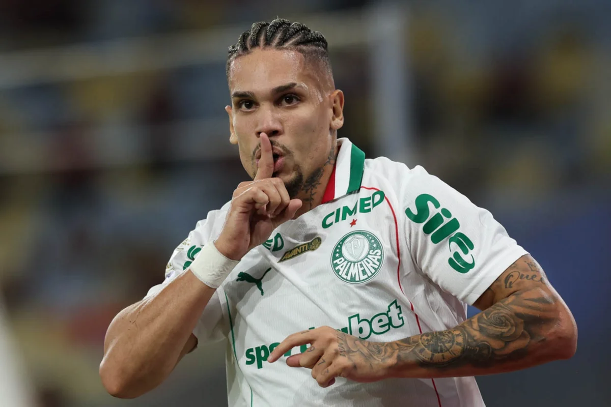 Paulinho, do Palmeiras, sofre nova lesão e adia retorno aos gramados
