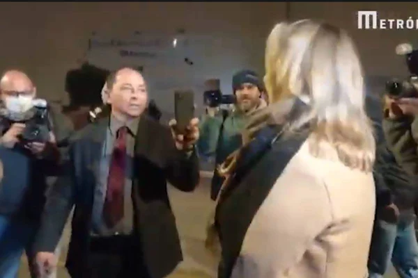 Crítico e apoiador de Lula batem boca em frente ao casamento do petista