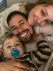 Lucas Borbas com o filho e Diulia Loregian Lucas Borbas com o filho e Diulia Loregian