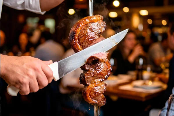 cliente churrascaria indenização esfaqueada rosto