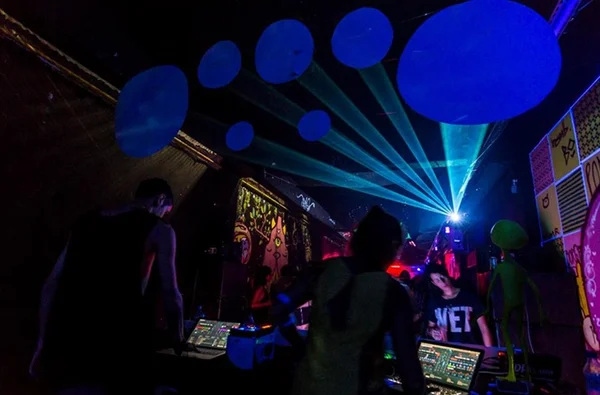 Underground de Brasília se reinventa em festas e ocupações urbanas