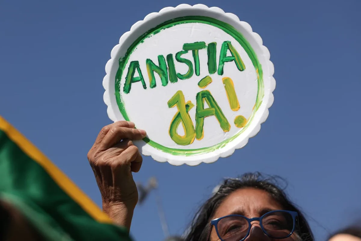 Apoiadores de Jair Bolsonardo foram às ruas em Brasília e pediram pela anistia Apoiadores de Jair Bolsonardo foram às ruas em Brasília e pediram pela anistia