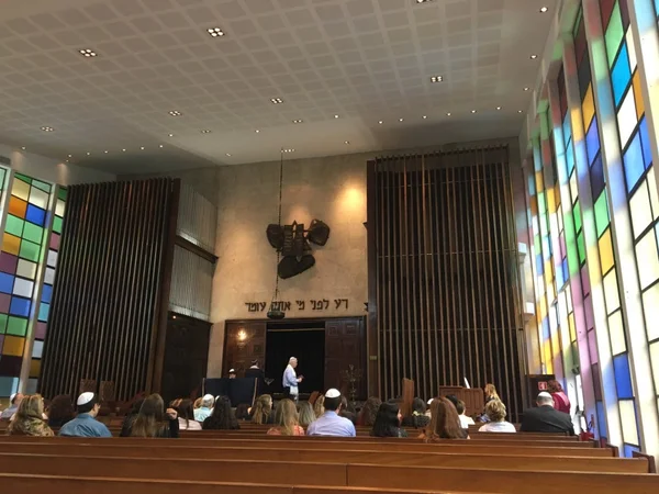 Hackers invadem live de sinagoga com suásticas e imagens de Hitler