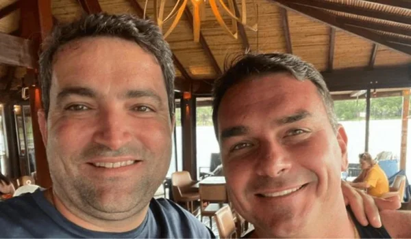 Mansão em ilha paradisíaca não é de Flávio Bolsonaro, diz advogado amigo do senador