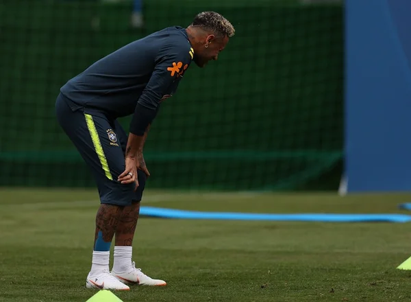 Médico diz que Neymar vai participar do próximo treino da Seleção