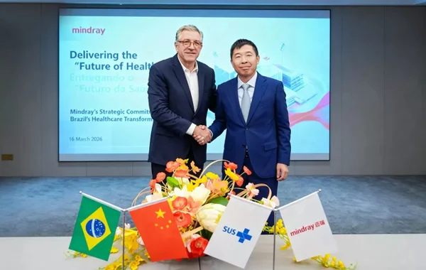 O ministro da Saúde, Alexandre Padrilha, visita a Mindray na China, e seu presidente, Hao Wu