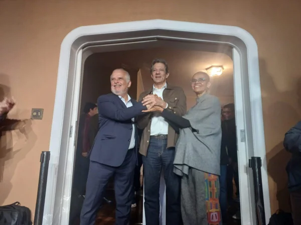 Haddad justifica homem como seu vice: “Chapa tem duas mulheres”