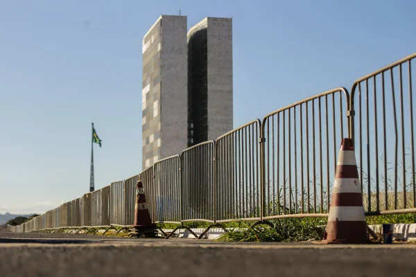 Ato pró-anistia: Esplanada tem trânsito livre e 1 bloqueio nesta manhã