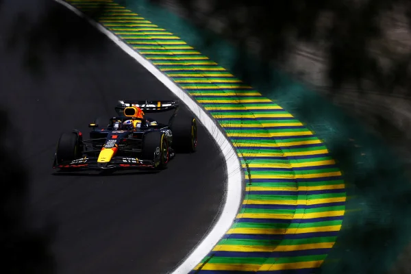 Foto colorida de Max Verstappen, durante treino para o Grande Prêmio de São Paulo de F1, em Interlagos - Metrópoles