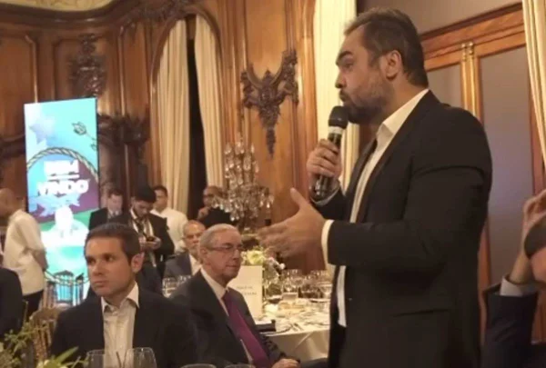 O governador Cláudio Castro ao lado de Hugo Motta e Eduardo Cunha