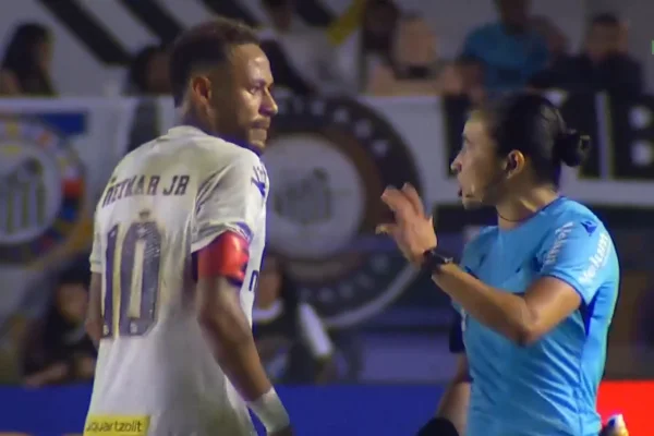 Leitura labial revela ofensas e xingamentos de Neymar contra árbitra