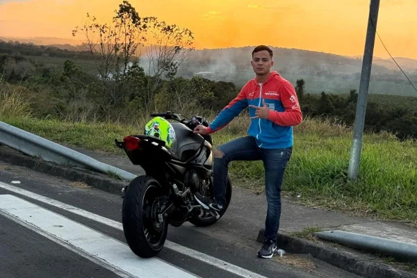 Imagem colorida mostra conteúdo de motos e carros postado nas redes sociais de João do Grau. Metrópoles