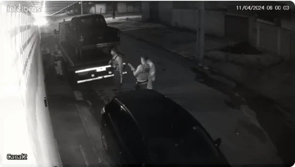 imagem colorida policiais invadem endereço errado goias