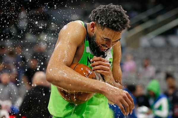 NBA: Towns faz 60 pontos, bate recorde na temporada Wolves reagem