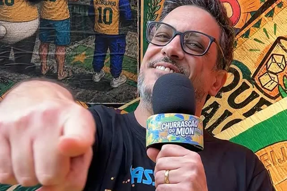 Lucio Mauro Filho faz pose durante programa da TV Globo Lucio Mauro Filho faz pose durante programa da TV Globo