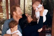 Cerca de um ano após o anúncio, o casal concedeu uma entrevista à apresentadora Oprah Winfrey e revelou que Meghan não teve apoio psicológico da família real após pensamentos suicidas no palácio. Além disso, havia uma preocupação por parte da realeza com a cor de pele do filho dos dois, Archie Cerca de um ano após o anúncio, o casal concedeu uma entrevista à apresentadora Oprah Winfrey e revelou que Meghan não teve apoio psicológico da família real após pensamentos suicidas no palácio. Além disso, havia uma preocupação por parte da realeza com a cor de pele do filho dos dois, Archie