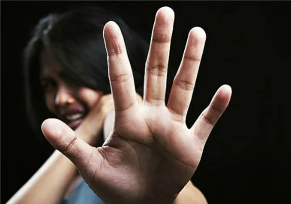 Cantor é acusado de estuprar adolescente de 14 anos em bar