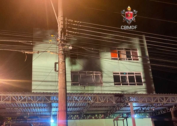 Incêndio atinge edifício no Núcleo Bandeirante
