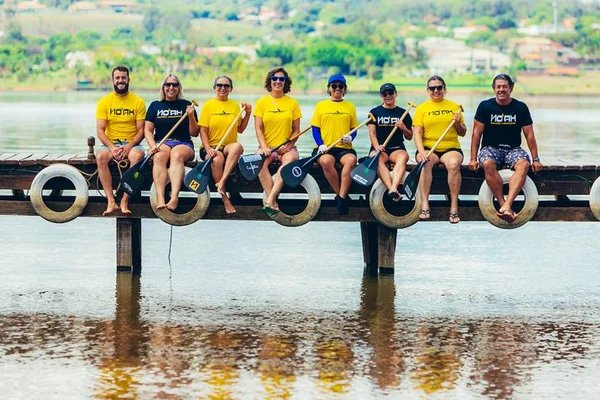 Mulheres que venceram o câncer buscam apoio para projeto de canoagem