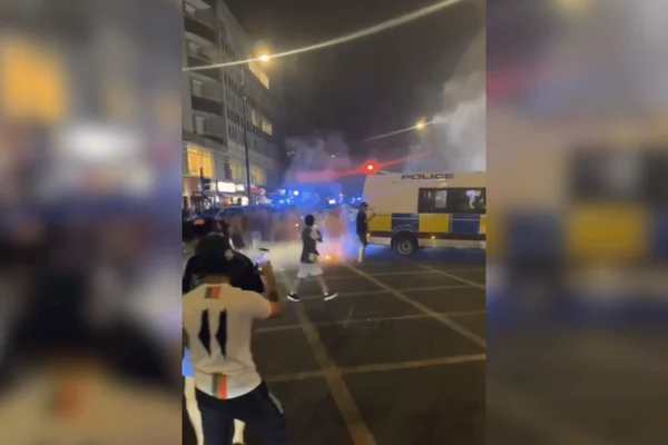 Torcedores e policiais entraram em confronto em Londres