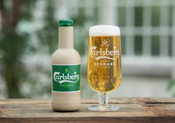 Fabricante de cerveja lança 1ª garrafa de papel do mundo