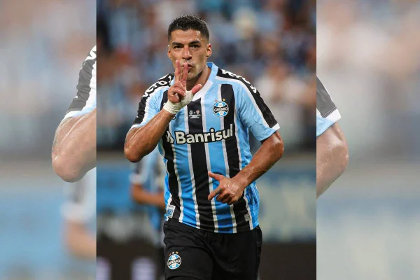 Suárez estreia com hat-trick e Grêmio é campeão da Recopa Gaúcha
