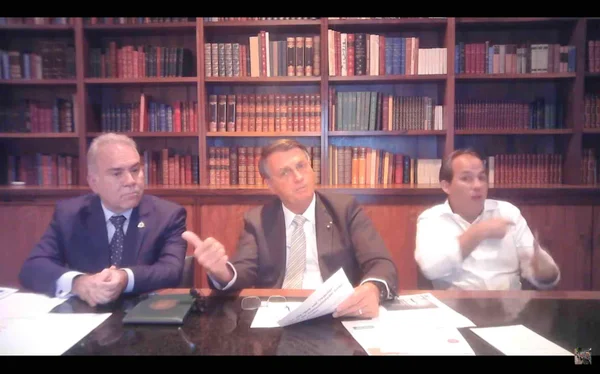 Cobrado por Bolsonaro, Queiroga diz que uso de máscaras acabará “em breve”