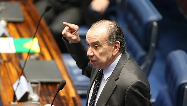 Apoio de Aloysio Nunes a Lula faz PT crer em frente ampla de verdade